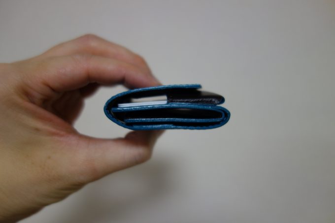 使用中のabrasus（アブラサス）小さい財布　横カット