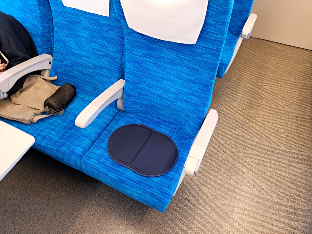 エクスジェル　ミニプニプラスを新幹線車の座席で使用