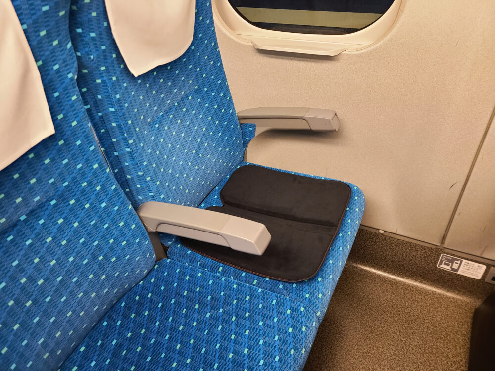 エクスジェルモバイルクッションLを新幹線の座席で使用