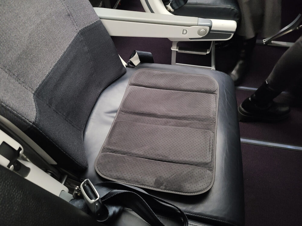 飛行機の座席で使用しているエクスジェルモバイルクッションM