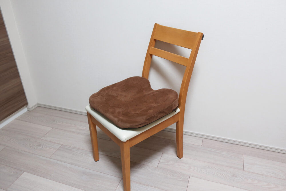 エクスジェル「ザ・アウル3Dハイエスト（アウルカンフィ3Dプレミアム）」を使っているリビングの椅子